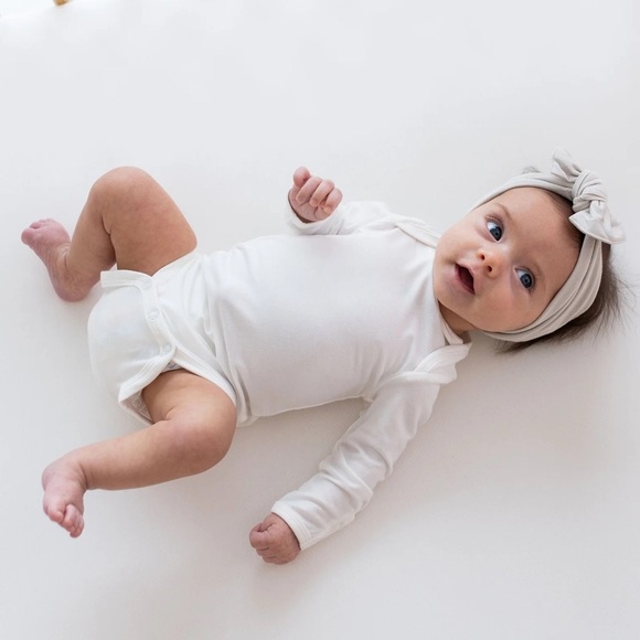 Gerber White Long Sleeve Onesie - Picture 4 of 11